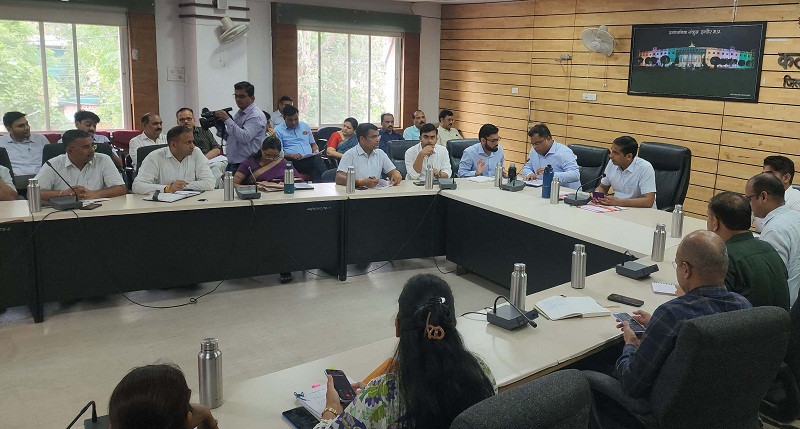 कलेक्टर आशीष सिंह की अध्यक्षता में बैठक कलेक्टर आशीष सिंह की अध्यक्षता में बैठक