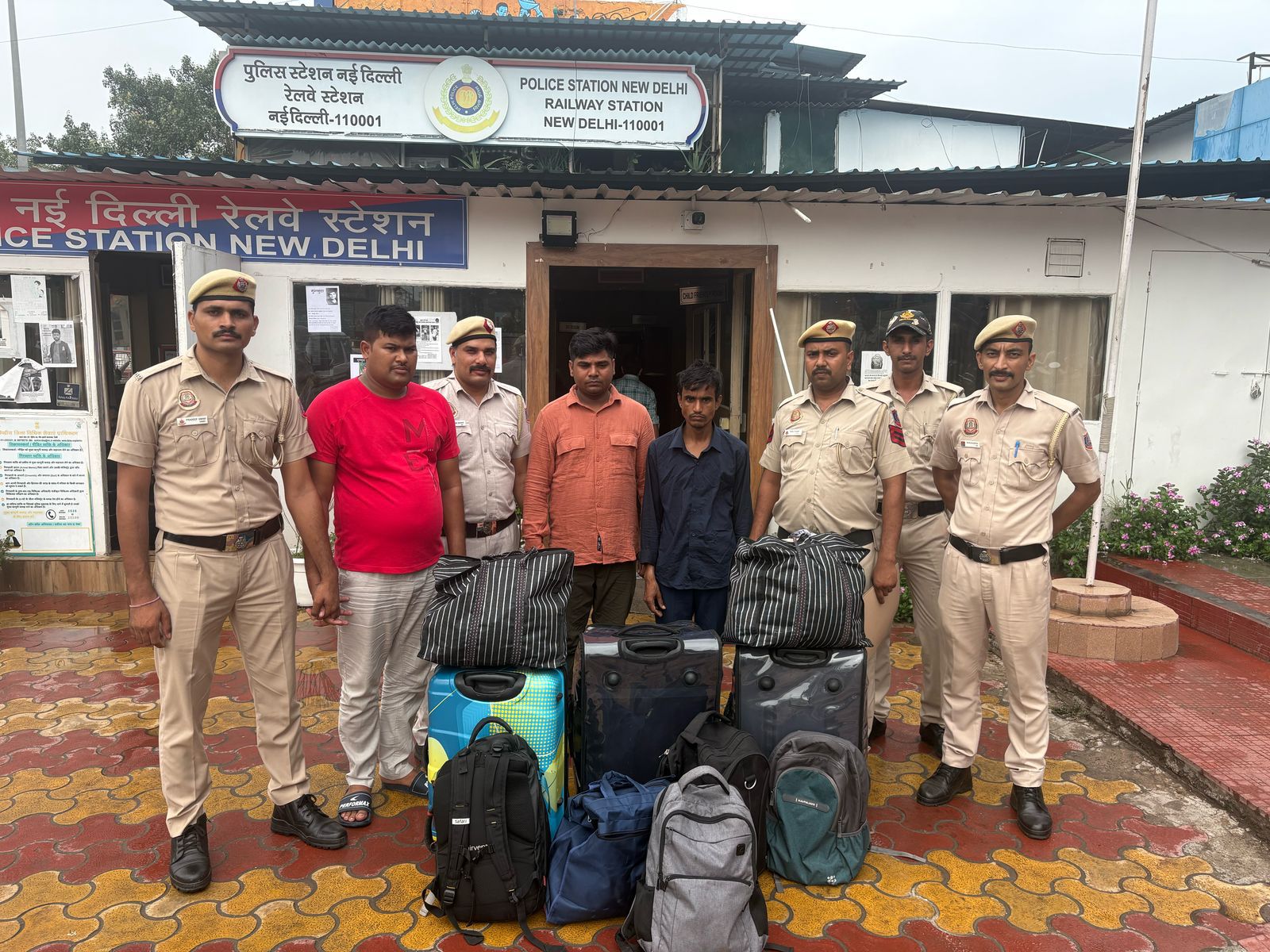 रेलवे स्टेशन में चोरी करने वाले आरोपितों की फोटो रेलवे स्टेशन में चोरी करने वाले आरोपितों की फोटो