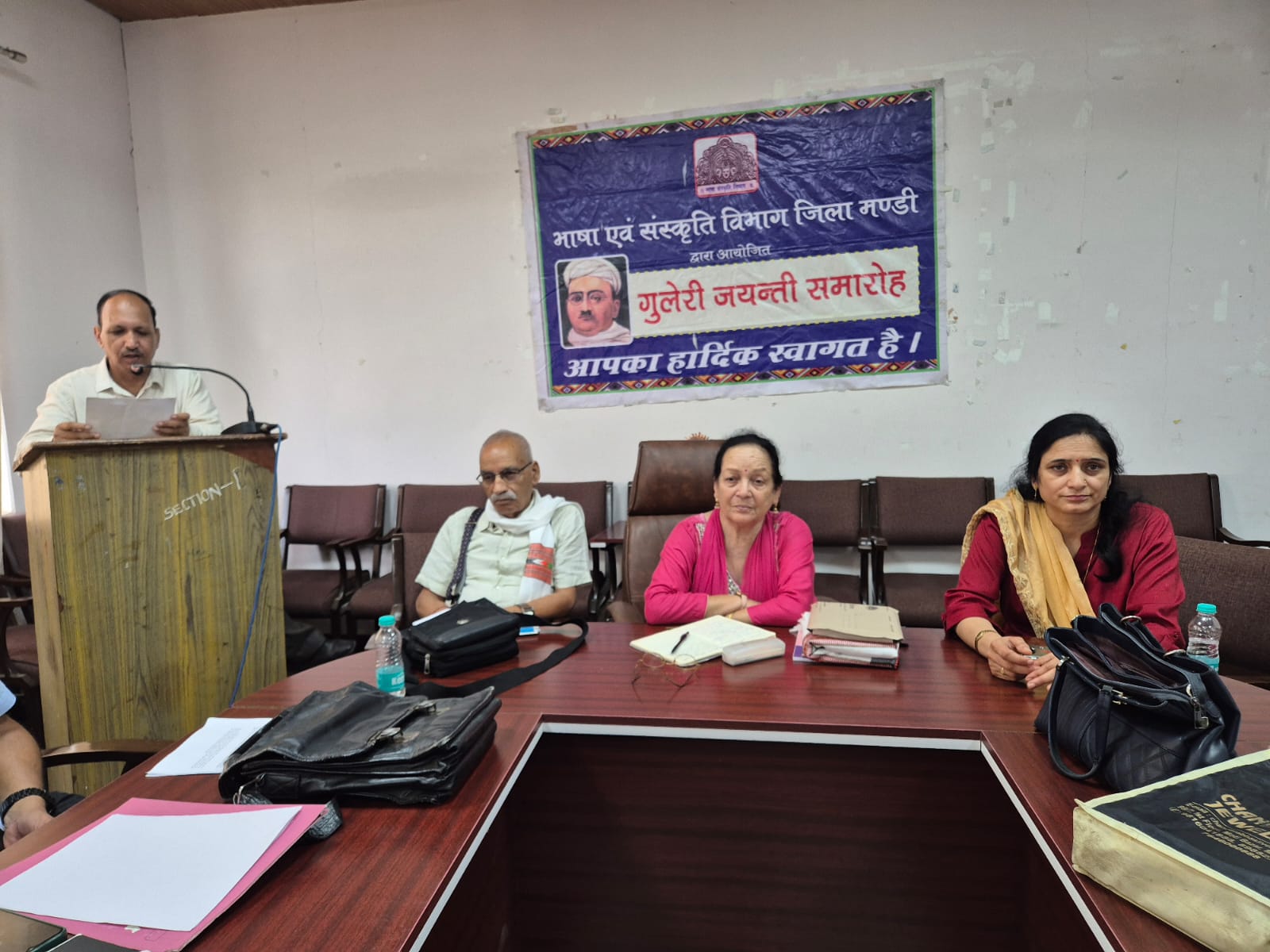 मंडी में पंडित चंद्रधर शर्मा गुलेरी जयंती के अवसर लेखक गोष्ठी का आयोजन।