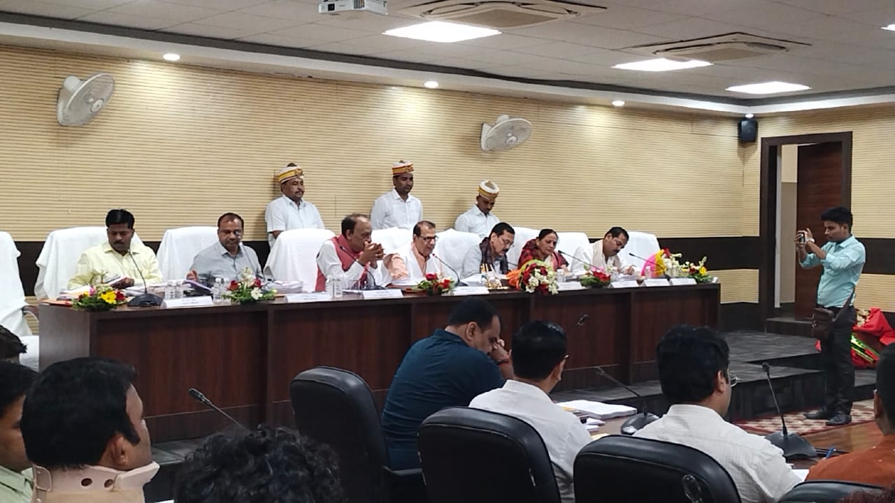 उत्तर प्रदेश विधान परिषद की विशेषाधिकार समिति उत्तर प्रदेश विधान परिषद की विशेषाधिकार समिति