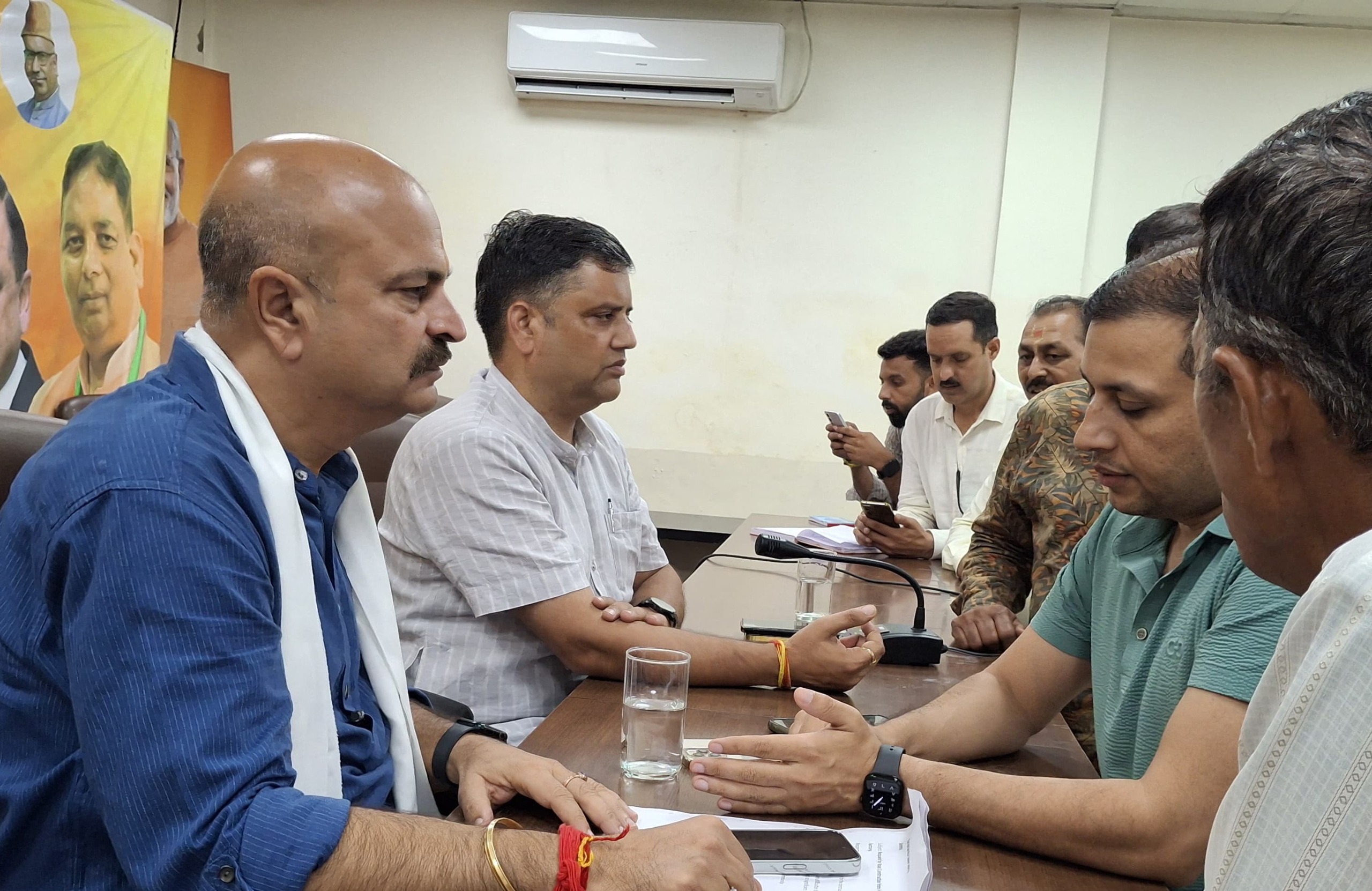 युद्धवीर सेठी, सुरिंदर भगत ने भाजपा मुख्यालय में जनता दरबार लगाया युद्धवीर सेठी, सुरिंदर भगत ने भाजपा मुख्यालय में जनता दरबार लगाया