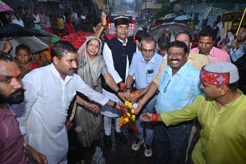 भोपालः मंत्री सारंग ने किया नरेला के तीन वार्डों में विभिन्न विकास कार्यों का भूमि-पूजन भोपालः मंत्री सारंग ने किया नरेला के तीन वार्डों में विभिन्न विकास कार्यों का भूमि-पूजन