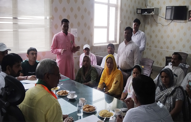 सोनीपत: बैठक में अपने-अपने वार्ड की समस्या बताते पार्षद सोनीपत: बैठक में अपने-अपने वार्ड की समस्या बताते पार्षद