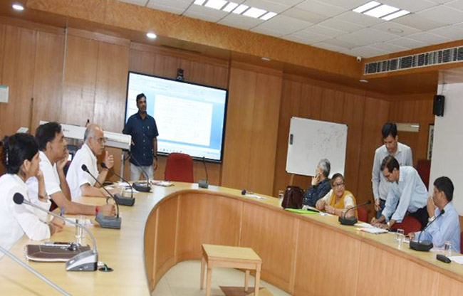 सोनीपत: नई शिक्षा नीति के तहत समिति सदस्य अंतिम रुप देने   के लिए मंथन करते हुए