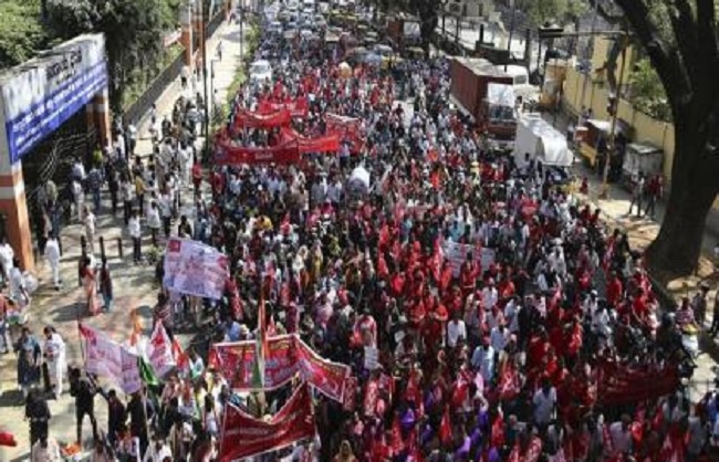 देशव्यापी हड़ताल के लोगो का प्रतीकात्मक चित्र देशव्यापी हड़ताल के लोगो का प्रतीकात्मक चित्र