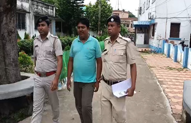 पुलिस के साथ हुगली से लापता शिक्षक पुलिस के साथ हुगली से लापता शिक्षक