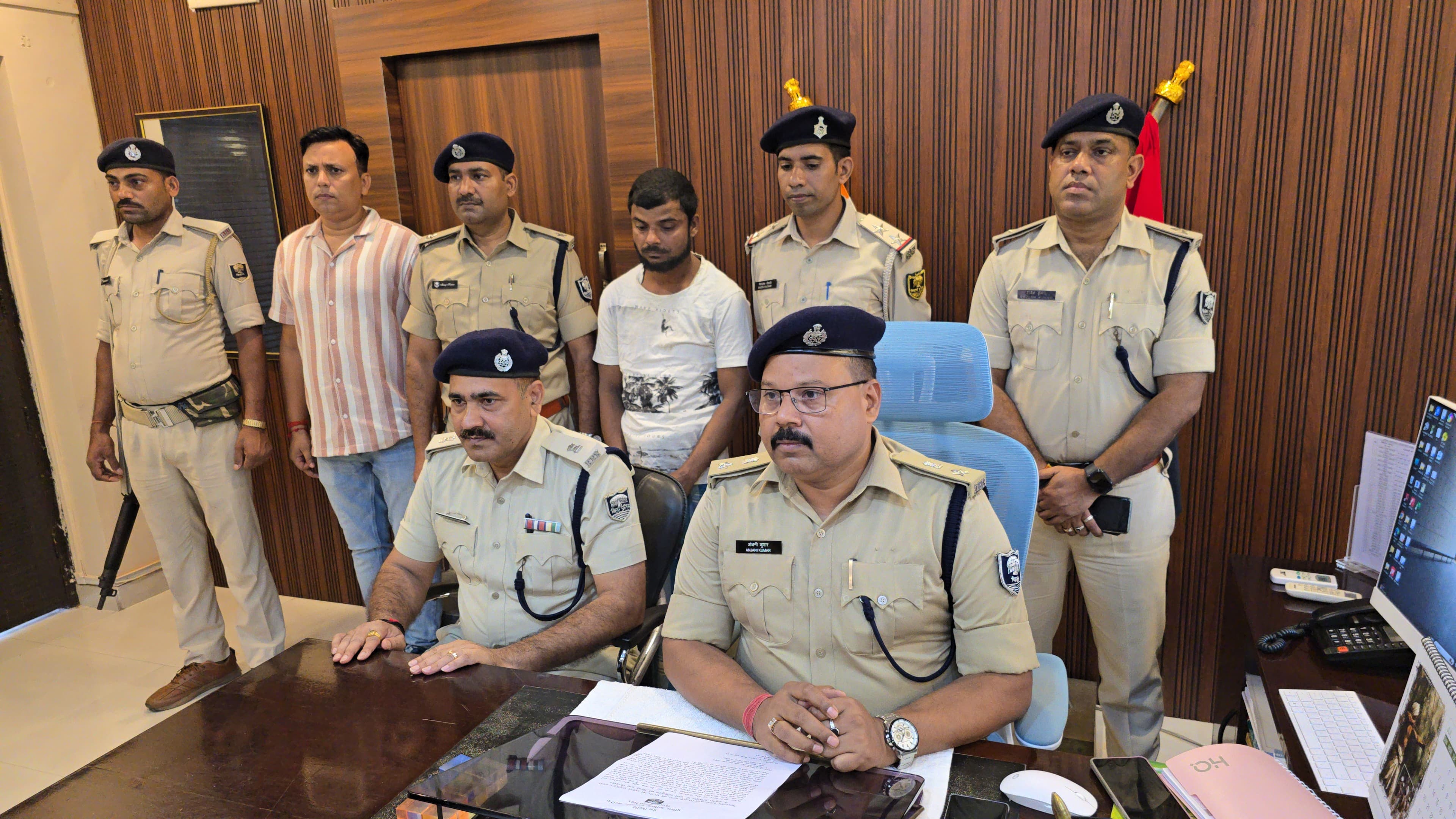 अररिया फोटो:एसपी पीसी में जानकारी देते अररिया फोटो:एसपी पीसी में जानकारी देते