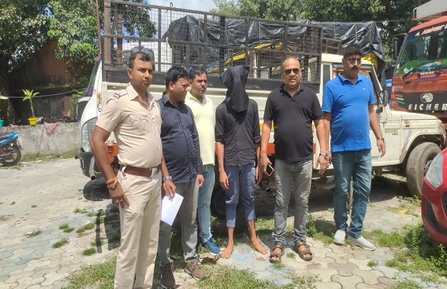 गिरफ्तार युवक गिरफ्तार युवक