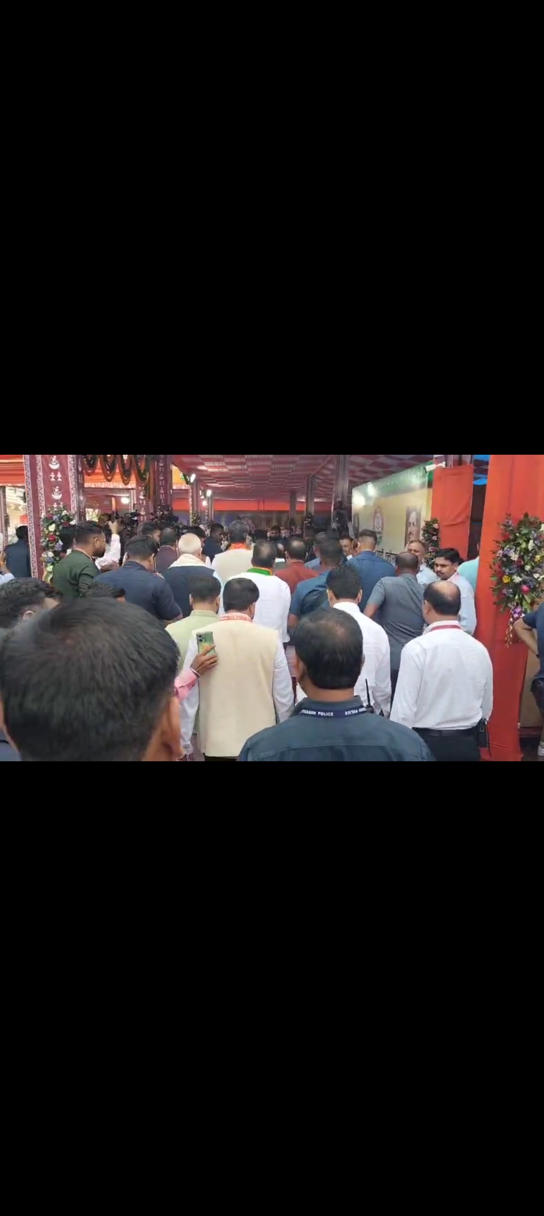 सभी विधायक और सांसद पहुंचे। सभी विधायक और सांसद पहुंचे।