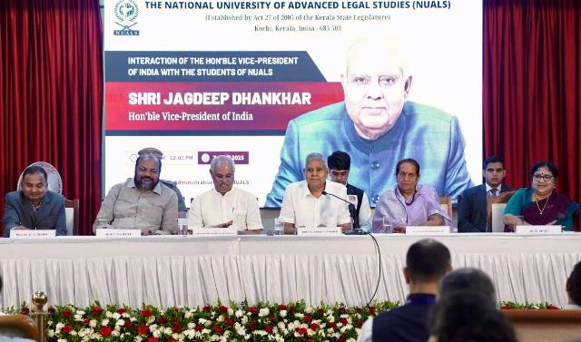 उपराष्ट्रपति जगदीप धनखड़ सोमवार को कोच्चि में एनयूएएलएस के छात्रों को संबोधित करते हुए उपराष्ट्रपति जगदीप धनखड़ सोमवार को कोच्चि में एनयूएएलएस के छात्रों को संबोधित करते हुए