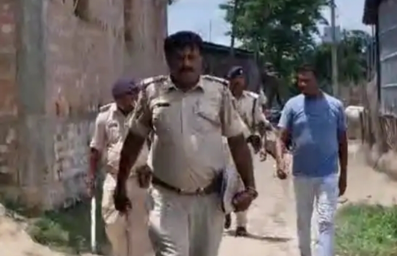 घटनास्थल पर पहुंची पुलिस
