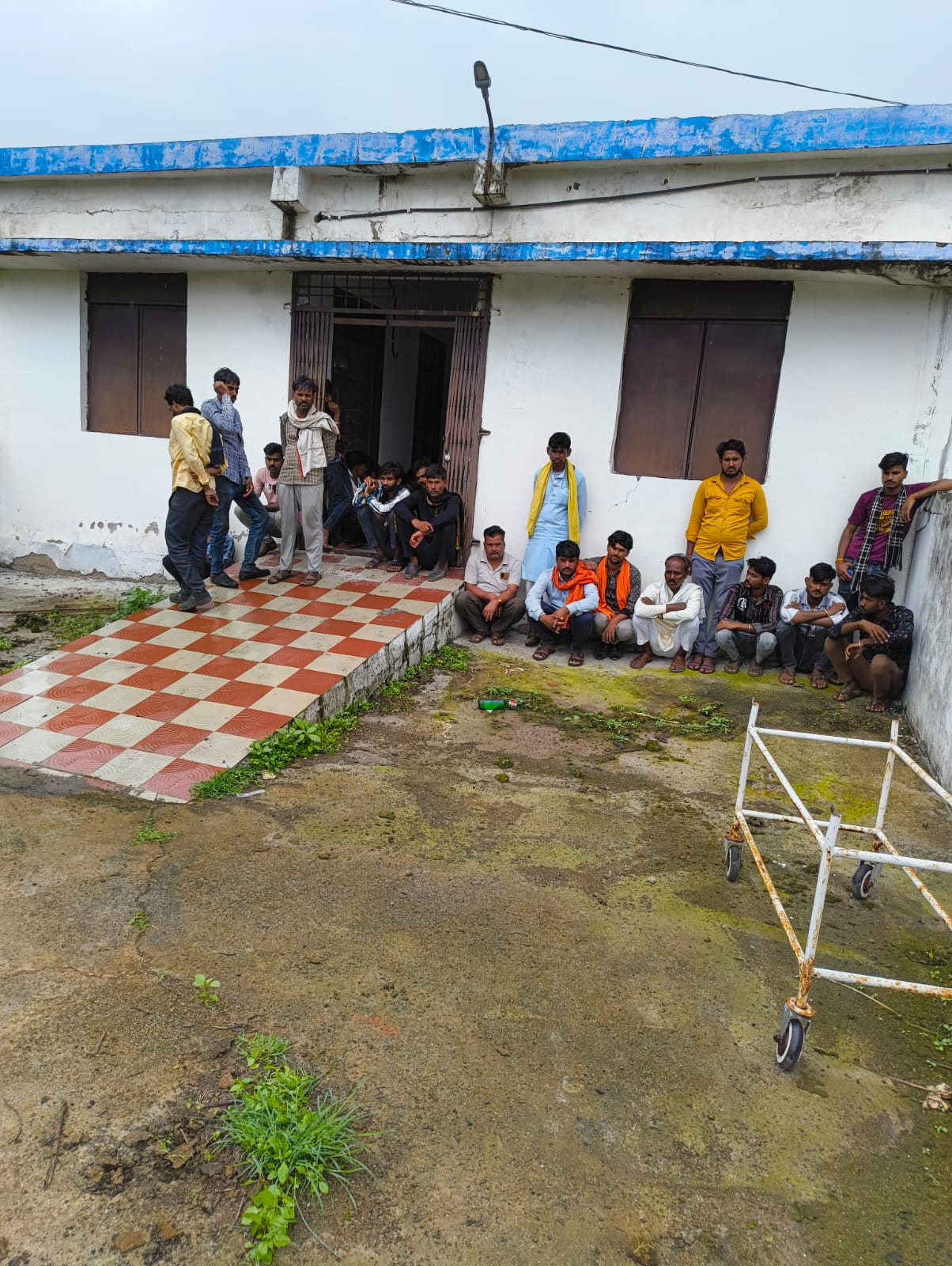 मिला युवक,परिजनों ने जताई हत्या की आशंका मिला युवक,परिजनों ने जताई हत्या की आशंका