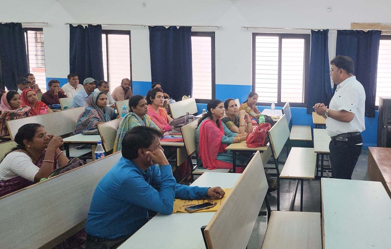 इंदौर में निर्वाचक नामावली को लेकर बूथ लेवल अधिकारियों का प्रशिक्षण प्रारंभ इंदौर में निर्वाचक नामावली को लेकर बूथ लेवल अधिकारियों का प्रशिक्षण प्रारंभ