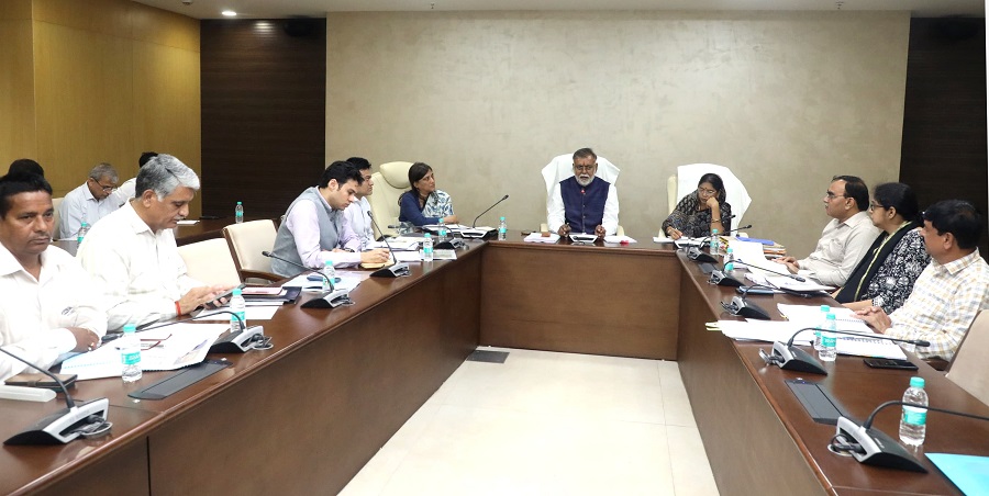 बैठक को संबोधित करते हुए मंत्री प्रहलाद सिंह पटेल बैठक को संबोधित करते हुए मंत्री प्रहलाद सिंह पटेल