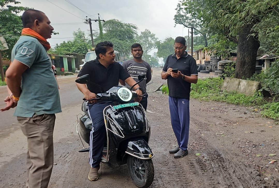 कोरबा : जलभराव क्षेत्र शांतिनगर रिंग रोड बालको पहुंचे आयुक्त आशुतोष पाण्डेय कोरबा : जलभराव क्षेत्र शांतिनगर रिंग रोड बालको पहुंचे आयुक्त आशुतोष पाण्डेय