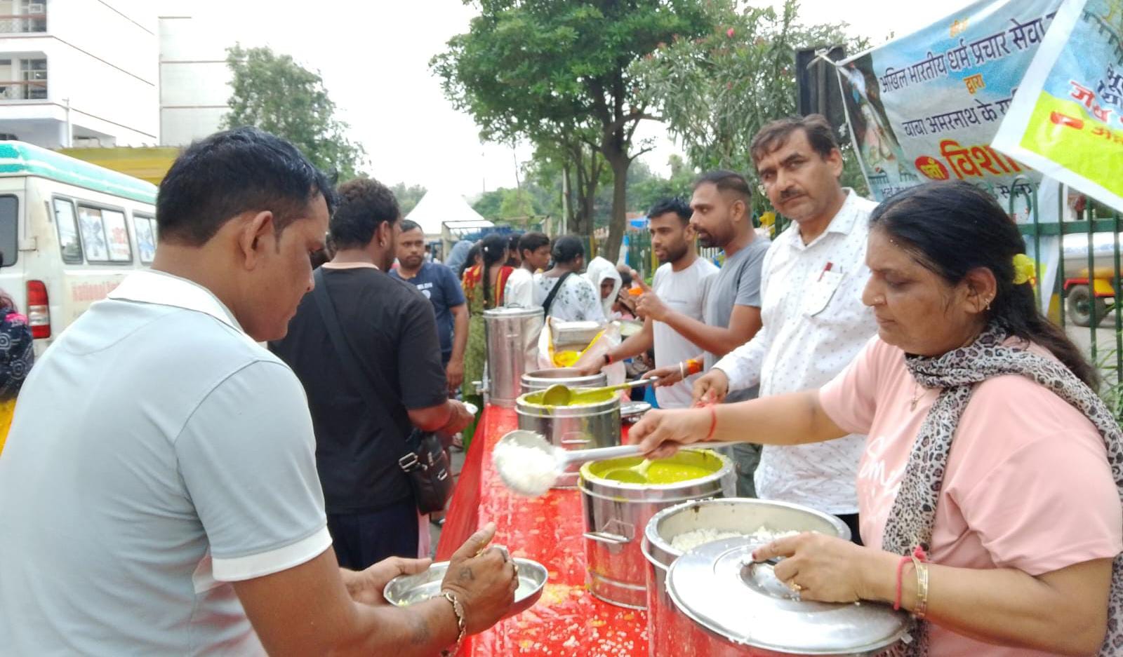 बाबा अमरनाथ यात्रियों के लिए अखिल भारतीय धर्म प्रचार सेवा समिति का भंडारा छठे दिन भी जारी बाबा अमरनाथ यात्रियों के लिए अखिल भारतीय धर्म प्रचार सेवा समिति का भंडारा छठे दिन भी जारी