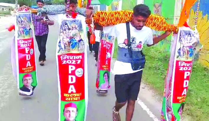 कांवड़ ले जाते कांवडि़ए कांवड़ ले जाते कांवडि़ए