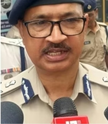 डीजीपी बिहार विनय कुमार मीडिया से बातचीत करते डीजीपी बिहार विनय कुमार मीडिया से बातचीत करते