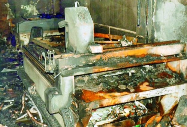 दुकान में देर रात भड़की आग,35 लाख का नुकसान दुकान में देर रात भड़की आग,35 लाख का नुकसान