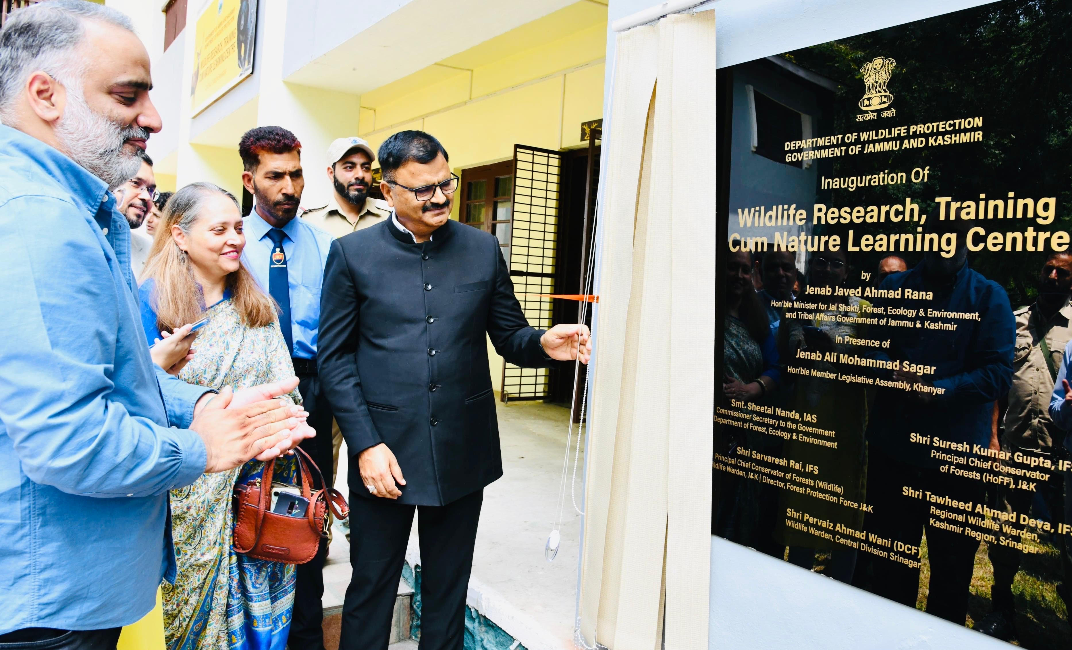 Rana honored the officials of Wildlife Conservation Department in Dachigam Rana honored the officials of Wildlife Conservation Department in Dachigam