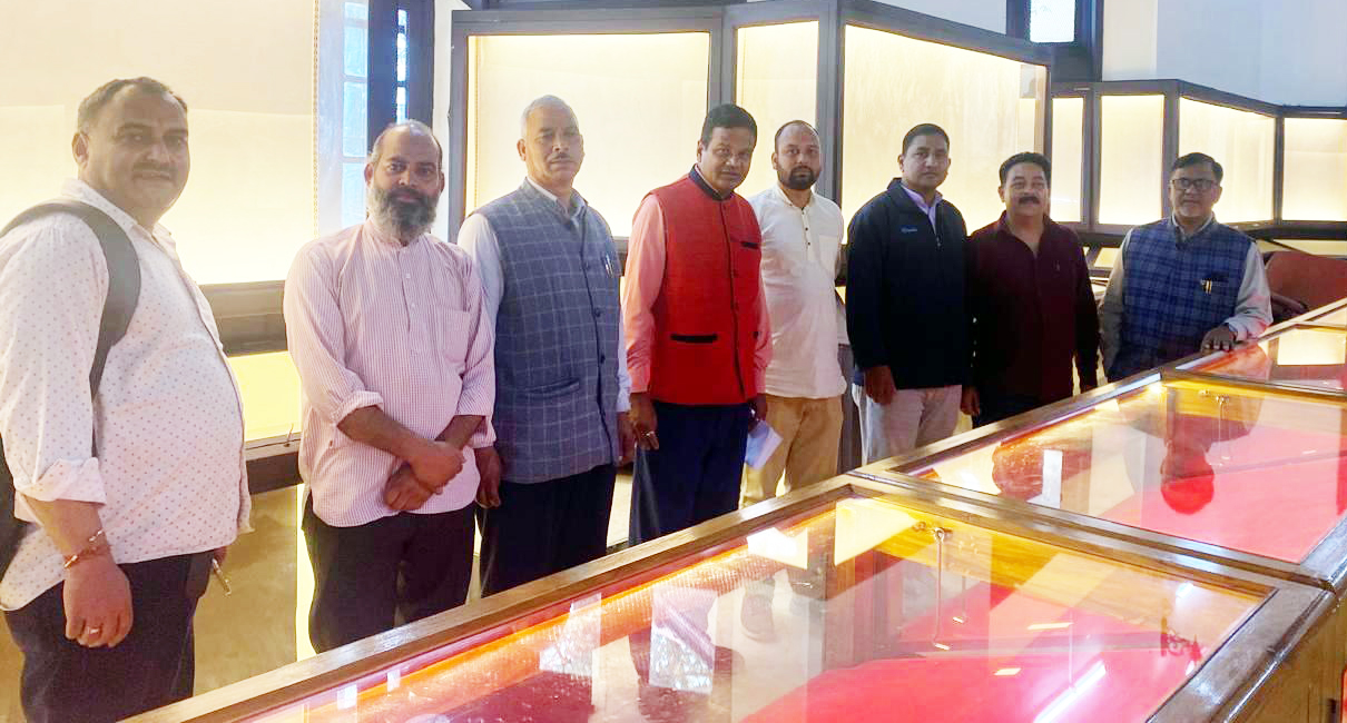 डीएसबी परिसर में निरीक्षण के दौरान कुलपति प्रो. रावत एवं अन्य। डीएसबी परिसर में निरीक्षण के दौरान कुलपति प्रो. रावत एवं अन्य।