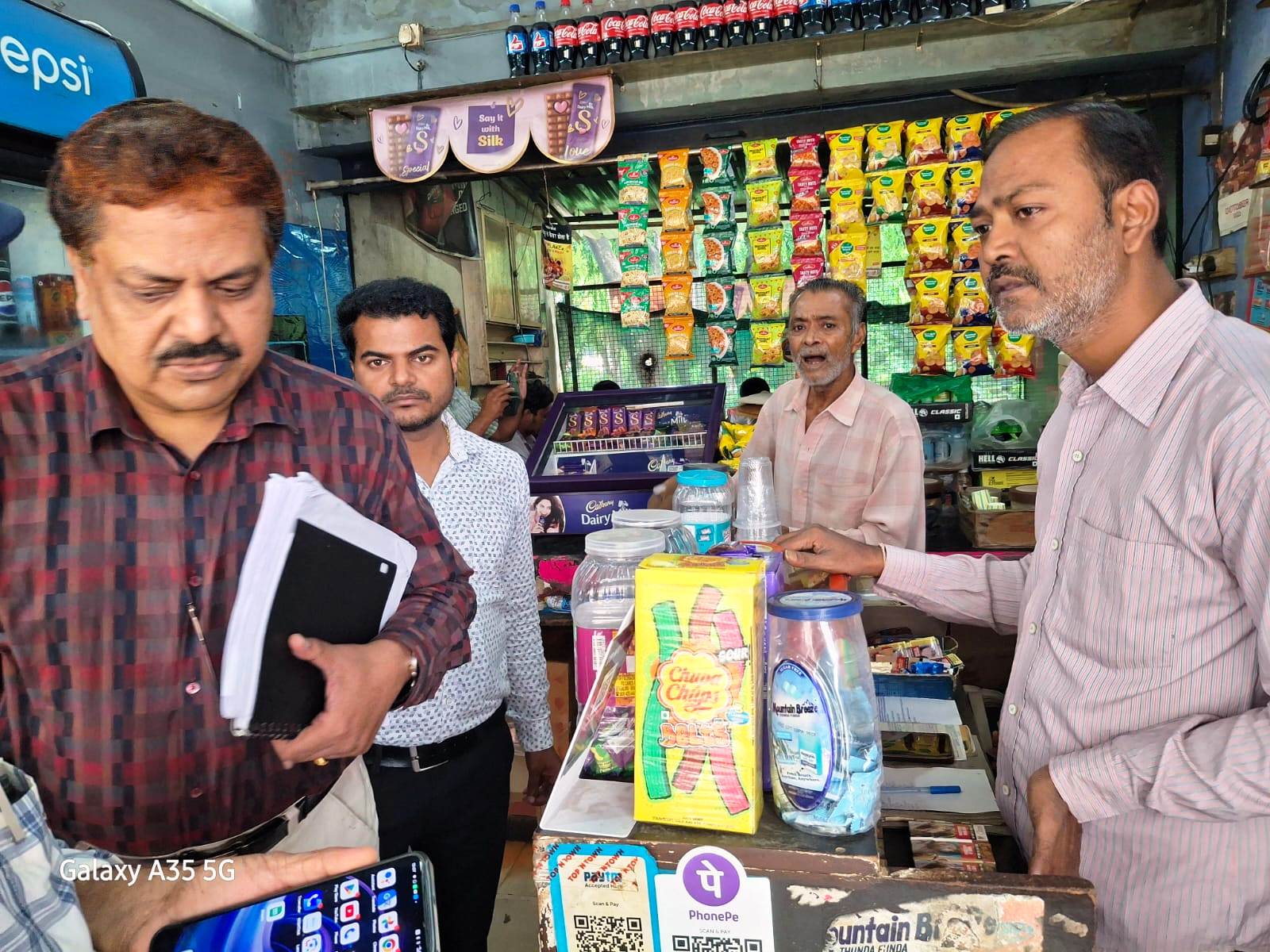 कोरबा : स्मृति उद्यान काम्पलेक्स की 04 दुकानों में हो रही नशाखोरी पर दुकानें की गई सील कोरबा : स्मृति उद्यान काम्पलेक्स की 04 दुकानों में हो रही नशाखोरी पर दुकानें की गई सील