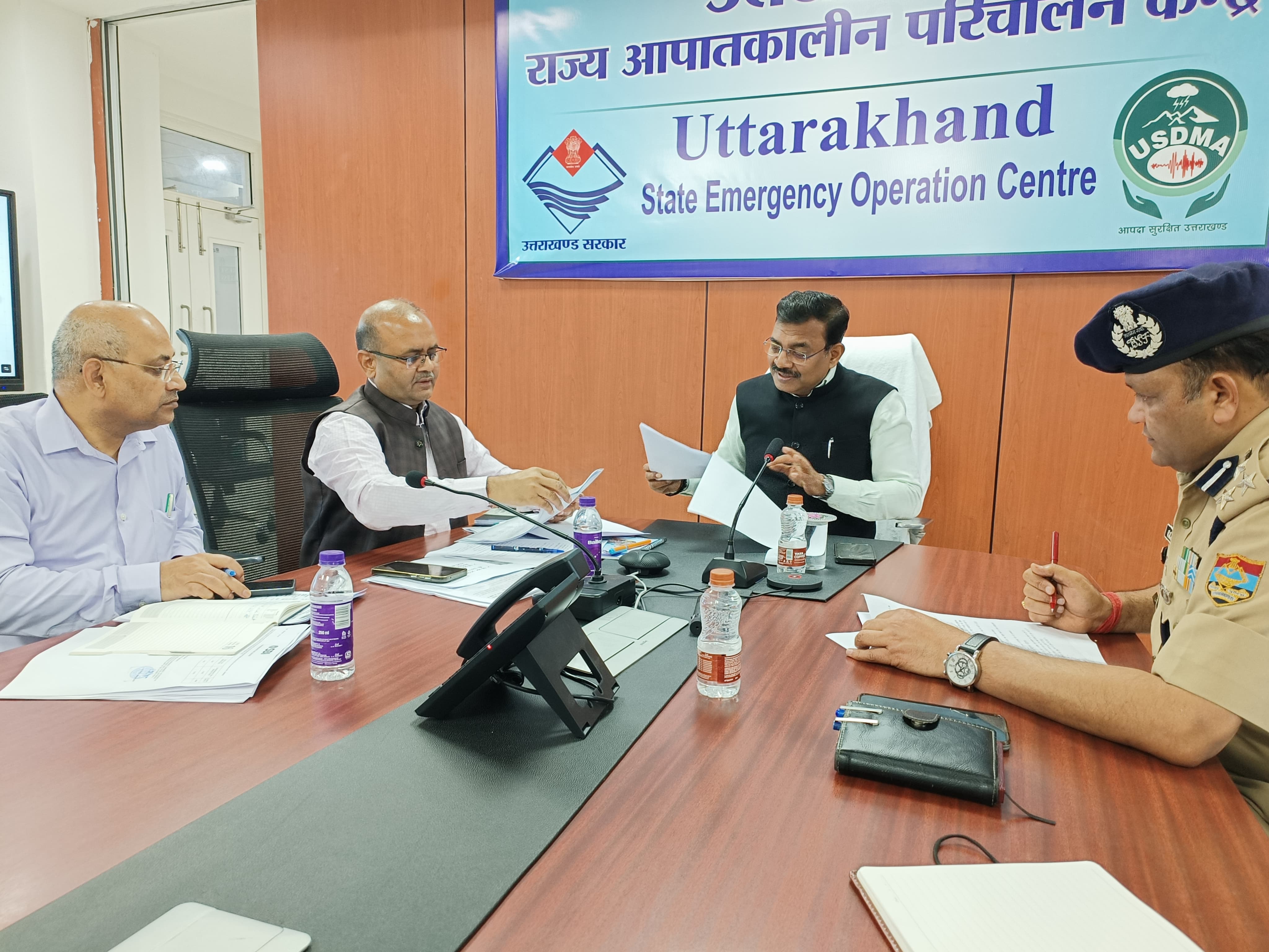 अधिकारियों को बैठक में निर्देश देते मुख्य सचिव। अधिकारियों को बैठक में निर्देश देते मुख्य सचिव।