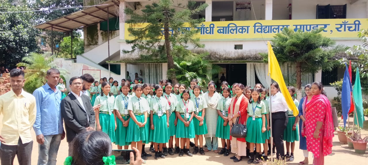 स्कूल में डालसा के जागरूकता कार्यक्रम की तस्वीर स्कूल में डालसा के जागरूकता कार्यक्रम की तस्वीर