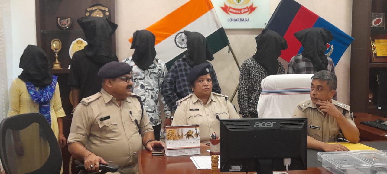 जानकारी देते एसपी जानकारी देते एसपी