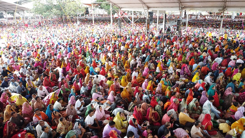 कुबेरेश्वरधाम पर जारी गुरु पूर्णिमा महोत्सव कुबेरेश्वरधाम पर जारी गुरु पूर्णिमा महोत्सव