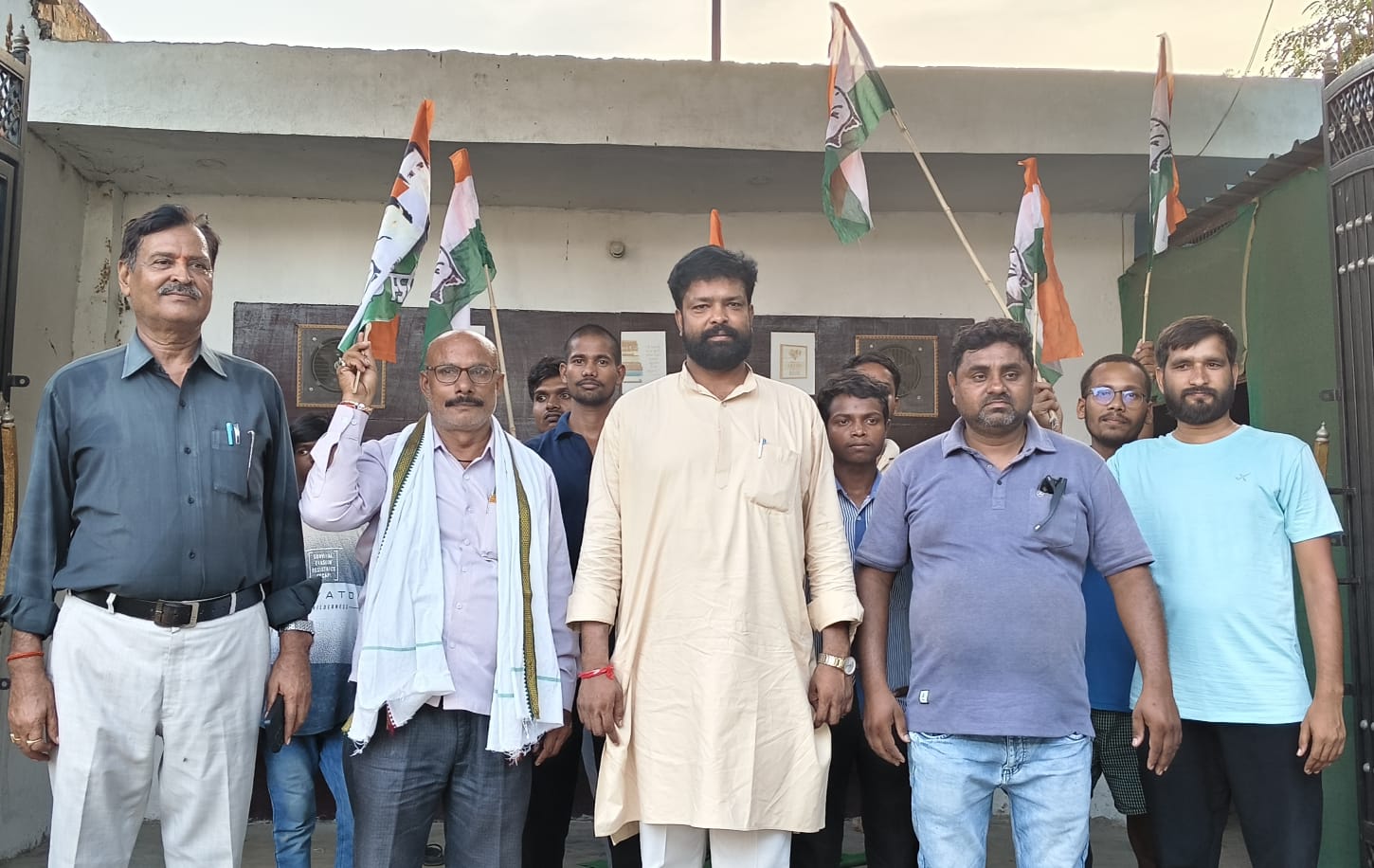 फूलपुर में हुई कांग्रेस की बैठक की फोटो फूलपुर में हुई कांग्रेस की बैठक की फोटो