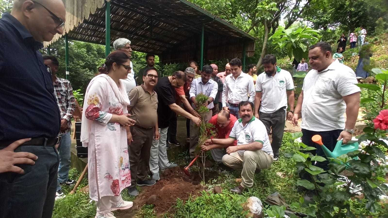 स्वच्छ जम्मू हरित जम्मू अभियान - अपर रूपनगर में पौधारोपण अभियान का आयोजन स्वच्छ जम्मू हरित जम्मू अभियान - अपर रूपनगर में पौधारोपण अभियान का आयोजन