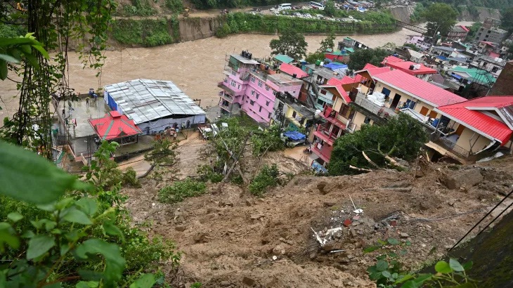 लगातार बारिश से बाढ़ और भूस्खलन की चपेट में नगालैंड में भारी नुकसान की तस्वीर। लगातार बारिश से बाढ़ और भूस्खलन की चपेट में नगालैंड में भारी नुकसान की तस्वीर।
