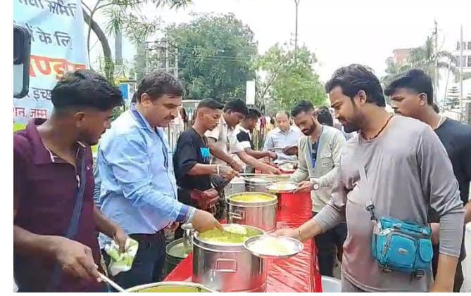 रेलवे स्टेशन जम्मू पर अखिल भारतीय धर्म प्रचार सेवा समिति का विशाल भंडारा सातवें दिन भी जारी रेलवे स्टेशन जम्मू पर अखिल भारतीय धर्म प्रचार सेवा समिति का विशाल भंडारा सातवें दिन भी जारी