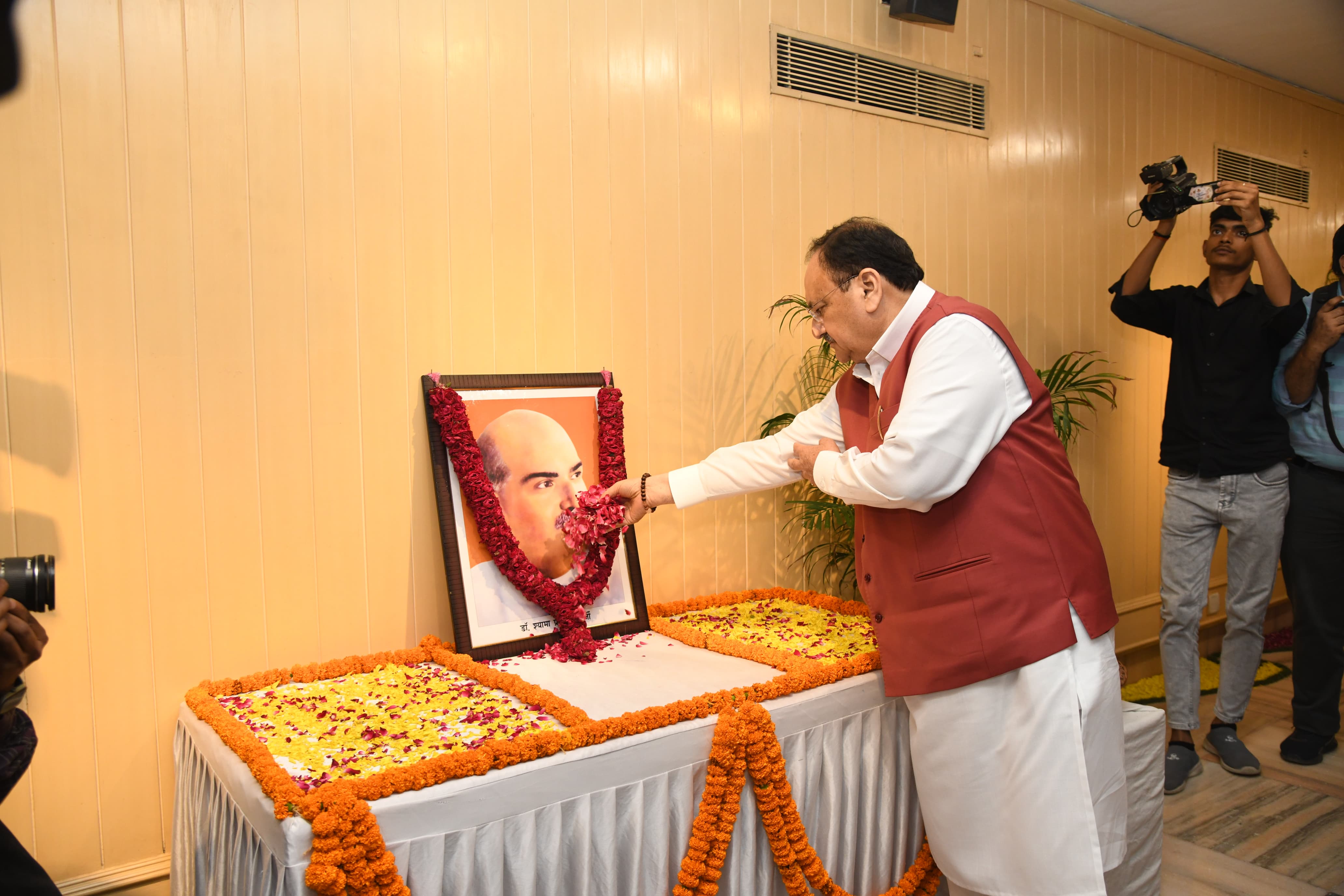 डा. श्यामा प्रसाद मुखर्जी के जीवन पर आधारित नाट्य राष्ट्रवाद का आदिपुरुष देखने पहुंचे जे पी नड्डा डा. श्यामा प्रसाद मुखर्जी के जीवन पर आधारित नाट्य राष्ट्रवाद का आदिपुरुष देखने पहुंचे जे पी नड्डा
