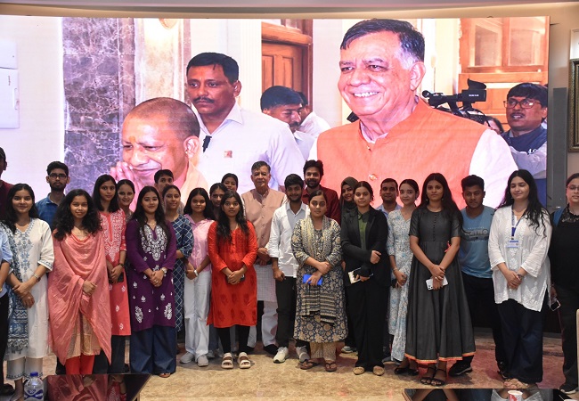 लविवि के विद्यार्थियों ने विधान सभा का किया भ्रमण लविवि के विद्यार्थियों ने विधान सभा का किया भ्रमण