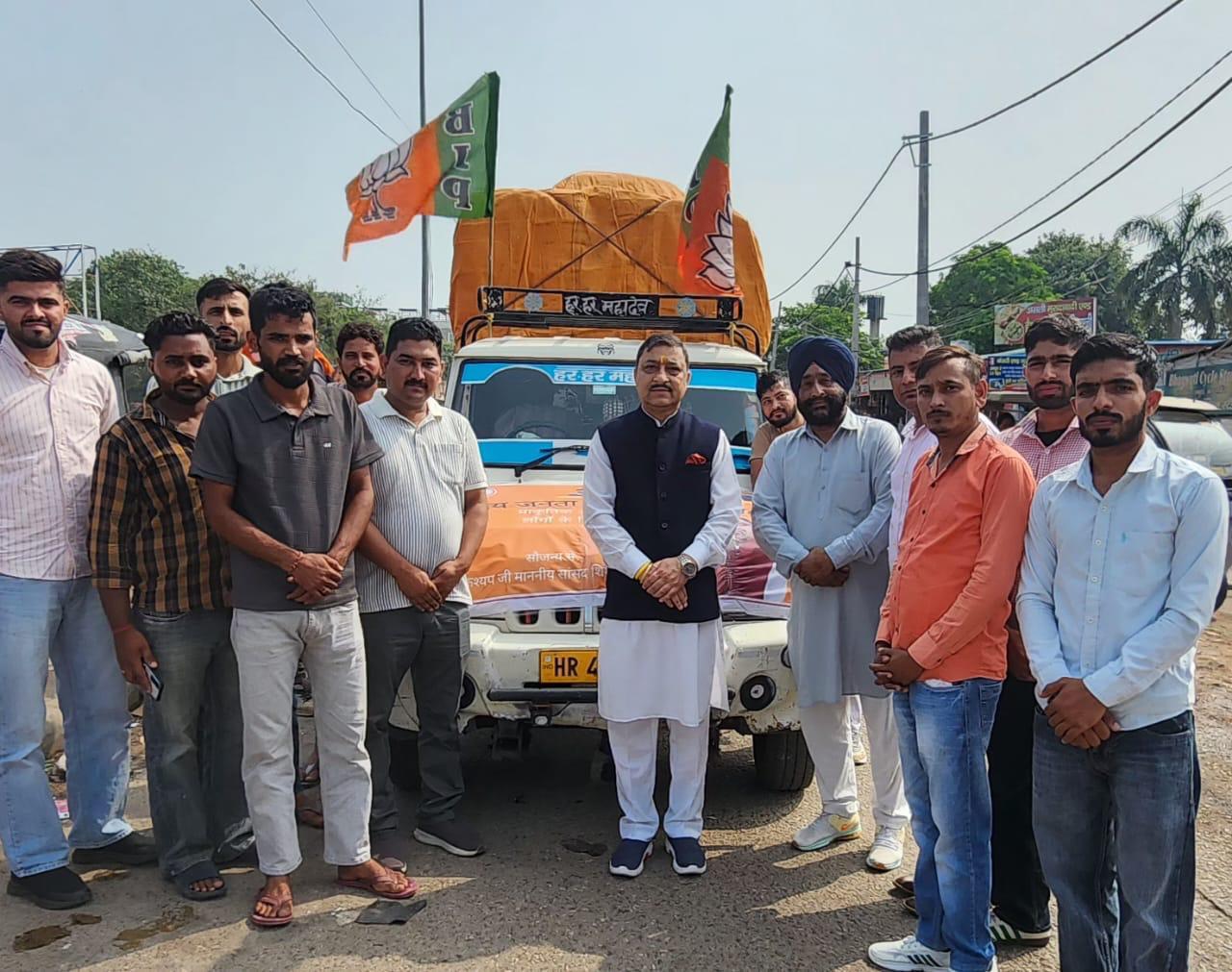 सांसद कश्यप ने मंडी भेजे 800 कंबल, आपदा में प्रभावित जनता के साथ सरकार सांसद कश्यप ने मंडी भेजे 800 कंबल, आपदा में प्रभावित जनता के साथ सरकार