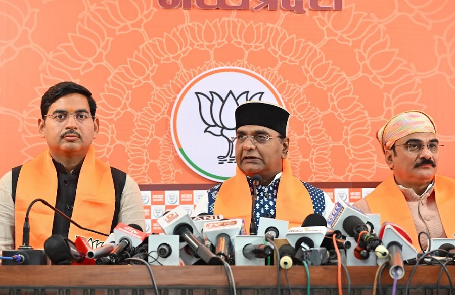पत्रकार वार्ता को संबोधित करते हुए मंत्री विश्वास सारंग पत्रकार वार्ता को संबोधित करते हुए मंत्री विश्वास सारंग