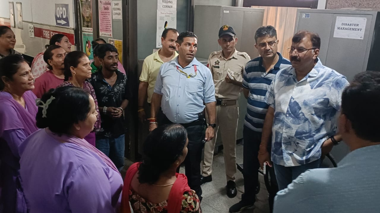 एसडीएच सरवाल में स्वास्थ्य सेवाओं के उन्नयन का जायजा लेने पहुंचे विधायक एसडीएच सरवाल में स्वास्थ्य सेवाओं के उन्नयन का जायजा लेने पहुंचे विधायक