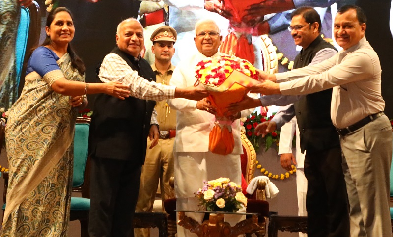 राज्यपाल मंगुभाई पटेल के कार्यकाल के चार वर्ष पूरे होने पर राजभवन में कार्यक्रम राज्यपाल मंगुभाई पटेल के कार्यकाल के चार वर्ष पूरे होने पर राजभवन में कार्यक्रम