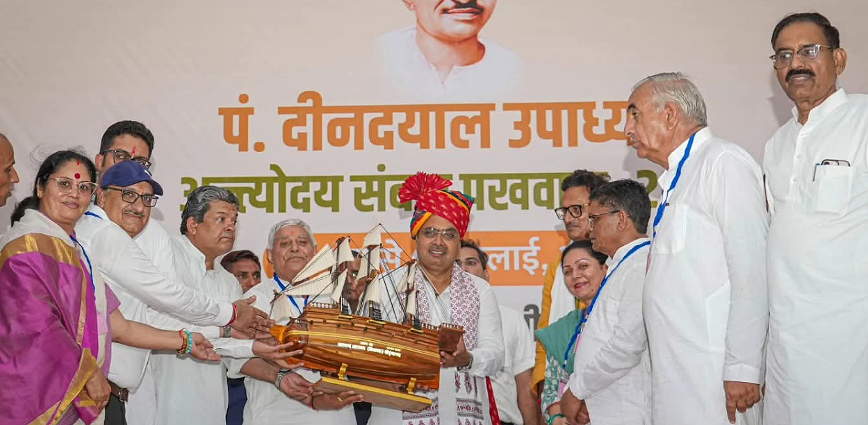 हर व्यक्ति-हर परिवार को सशक्त और समृद्ध बना सेवा करना सरकार का सर्वोच्च ध्येय : मुख्यमंत्री भजनलाल शर्मा हर व्यक्ति-हर परिवार को सशक्त और समृद्ध बना सेवा करना सरकार का सर्वोच्च ध्येय : मुख्यमंत्री भजनलाल शर्मा