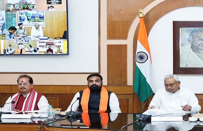 कैबिनेट बैठक की फोटो, सीएम दोनों उपमुख्यमंत्री और कैबिनेट की जानकारी देते ऊपर एस सिद्धार्थ कैबिनेट बैठक की फोटो, सीएम दोनों उपमुख्यमंत्री और कैबिनेट की जानकारी देते ऊपर एस सिद्धार्थ