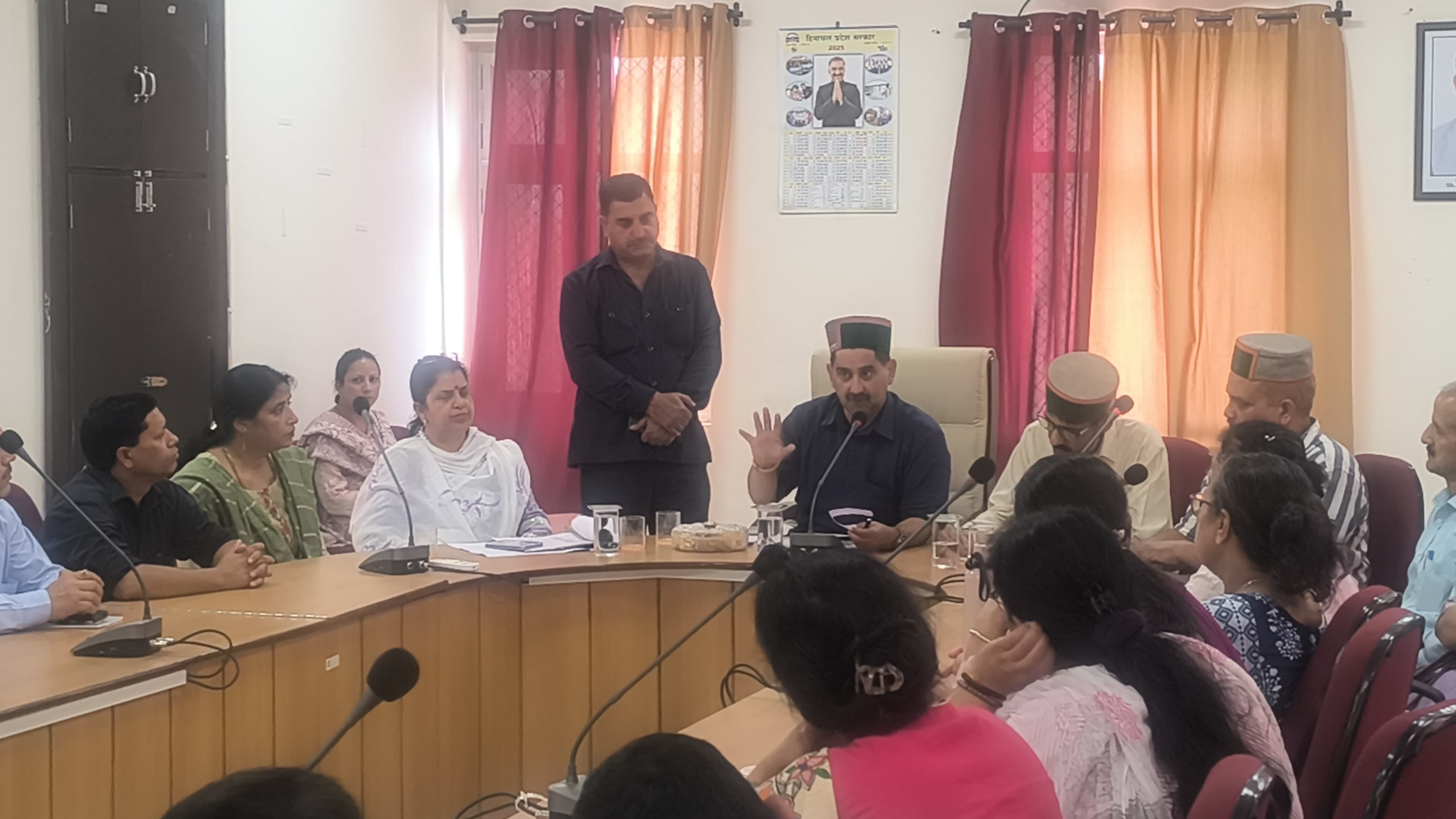 बैठक की अध्यक्षता करते हुए उपमुख्य सचेतक। बैठक की अध्यक्षता करते हुए उपमुख्य सचेतक।