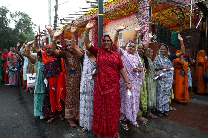 7,500 से अधिक अमरनाथ तीर्थयात्रियों का एक नया जत्था जम्मू से रवाना 7,500 से अधिक अमरनाथ तीर्थयात्रियों का एक नया जत्था जम्मू से रवाना