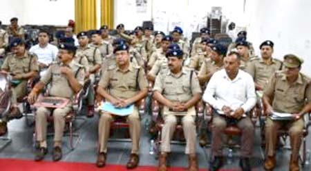 हल्द्वानी में मासिक अपराध गोष्ठी, उत्कृष्ट कार्य करने वालों को किया सम्मानित हल्द्वानी में मासिक अपराध गोष्ठी, उत्कृष्ट कार्य करने वालों को किया सम्मानित