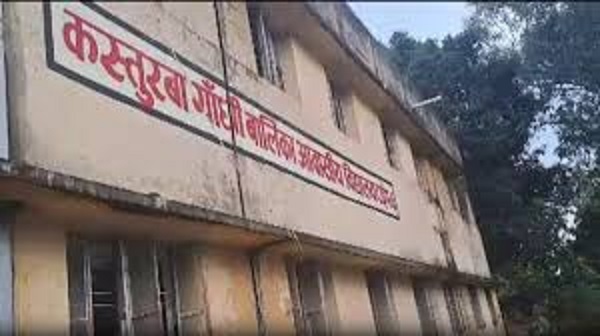 कटनी : कस्तूरबा गांधी बालिका छात्रावास में दस्तावेज़ जलने की घटना में वार्डन निलंबित कटनी : कस्तूरबा गांधी बालिका छात्रावास में दस्तावेज़ जलने की घटना में वार्डन निलंबित