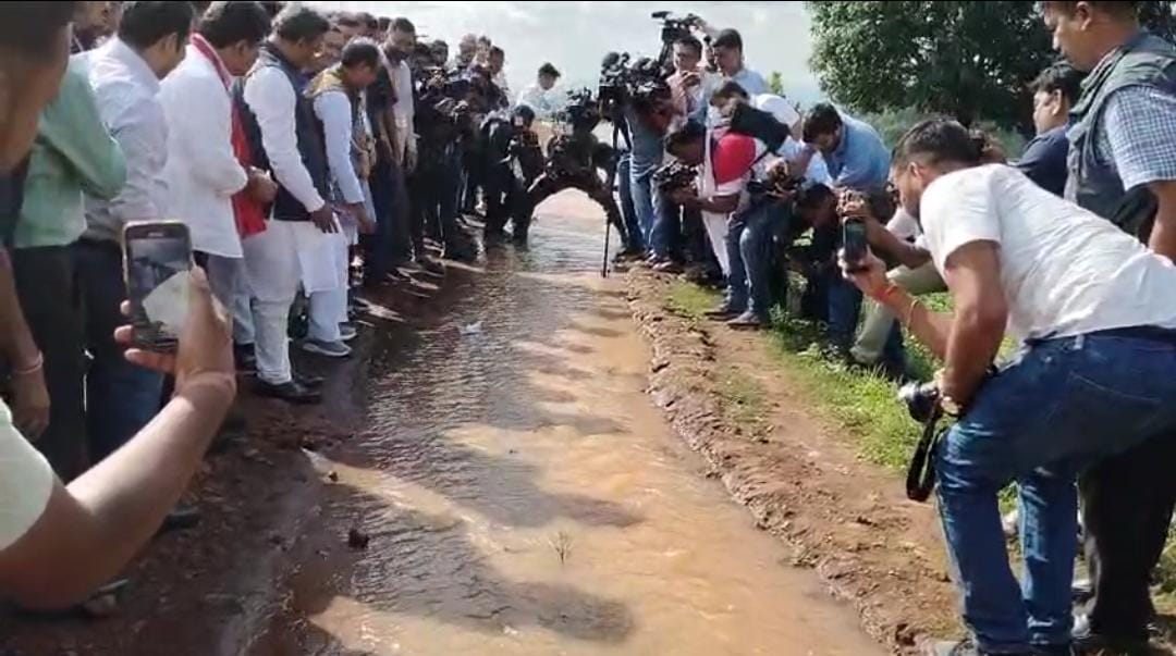 शिविर के दूसरे दिन मैनपाट पहुंचे केंद्रीय मंत्री शिवराज सिंह चौहान, उल्टापानी में लगाया सिंदूर का पौधा शिविर के दूसरे दिन मैनपाट पहुंचे केंद्रीय मंत्री शिवराज सिंह चौहान, उल्टापानी में लगाया सिंदूर का पौधा
