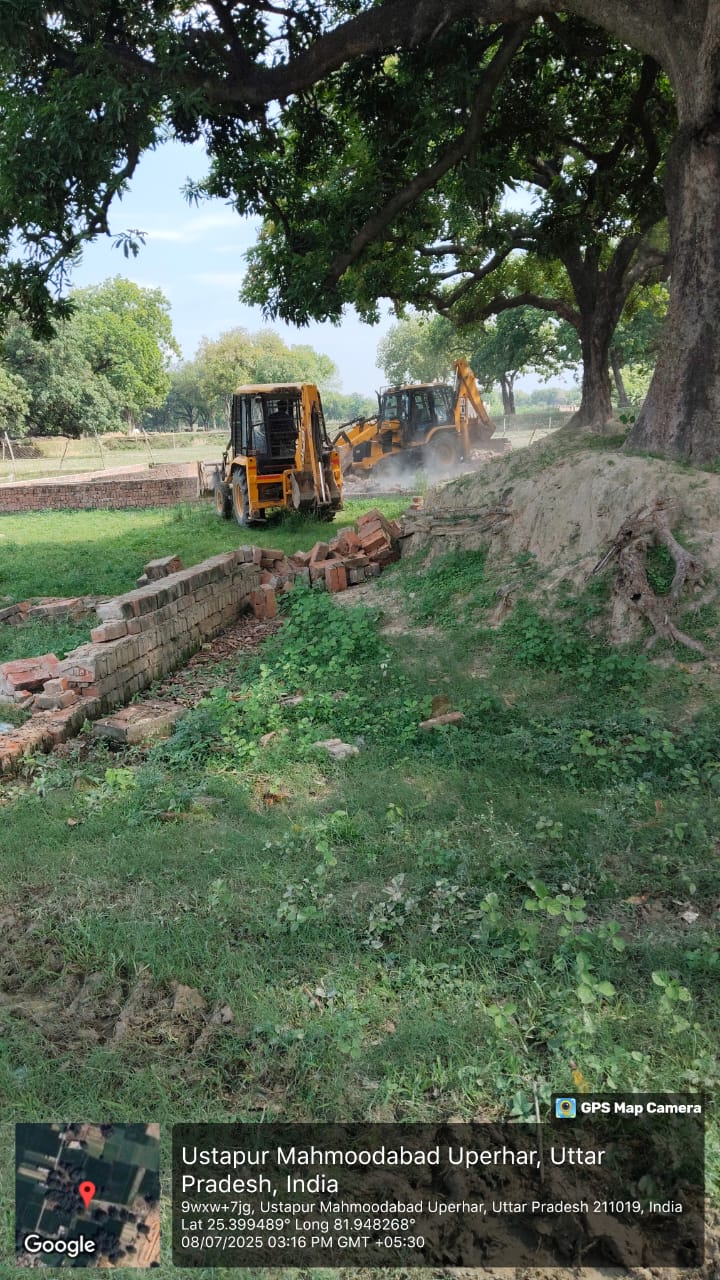 अवैध प्लाटिंग के खिलाफ चलते हुए पीडीए की जेसीबी का छाया चित्र अवैध प्लाटिंग के खिलाफ चलते हुए पीडीए की जेसीबी का छाया चित्र