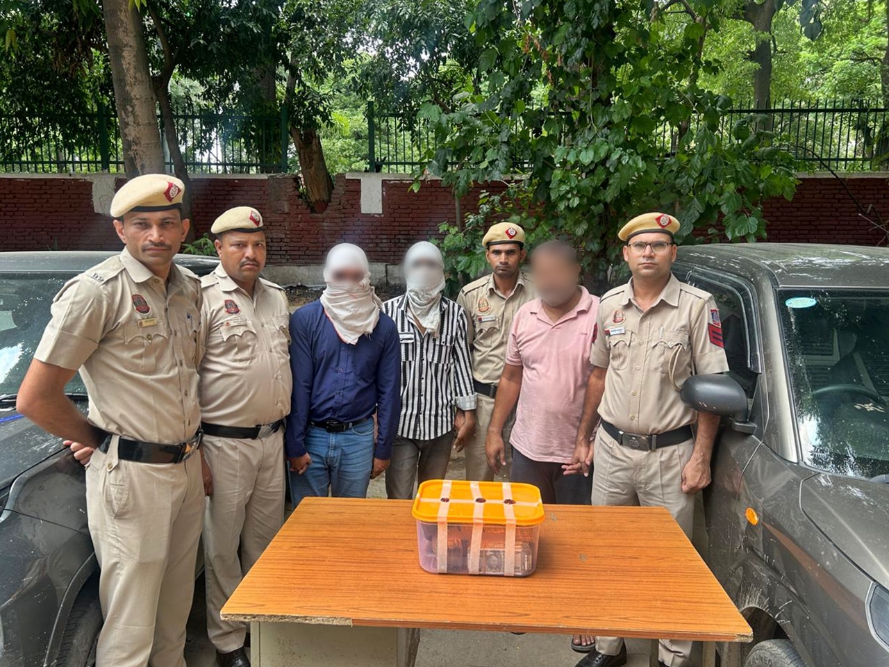 ईडी अधिकारी बनकर लूटपाट करने वाले आरोपितों की फोटो ईडी अधिकारी बनकर लूटपाट करने वाले आरोपितों की फोटो