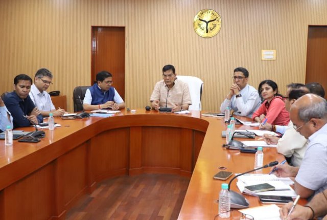 नगर विकास एवं ऊर्जा मंत्री ए.के. शर्मा बैठक करते हुए नगर विकास एवं ऊर्जा मंत्री ए.के. शर्मा बैठक करते हुए